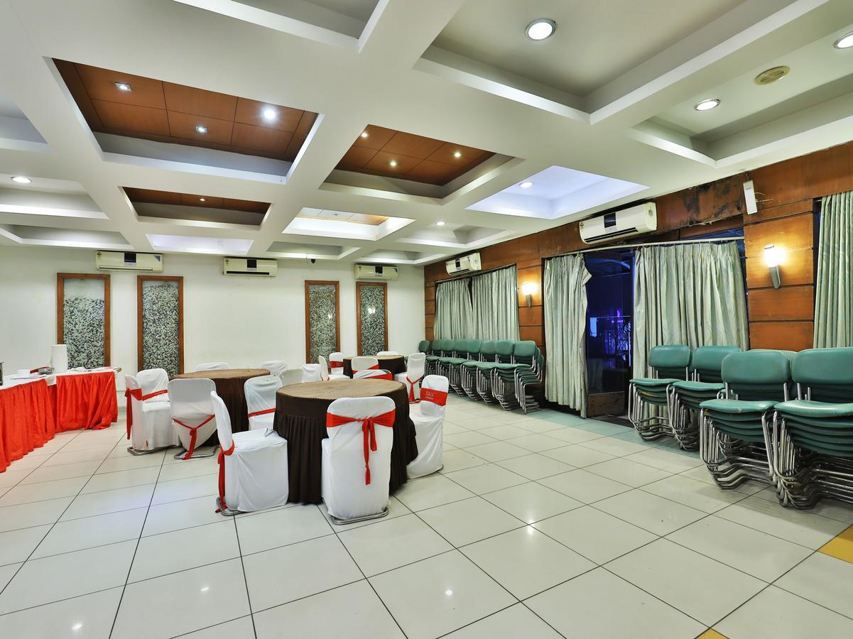 Oyo 1123 Hotel Rock Regency Ahmedabad Exterior photo
