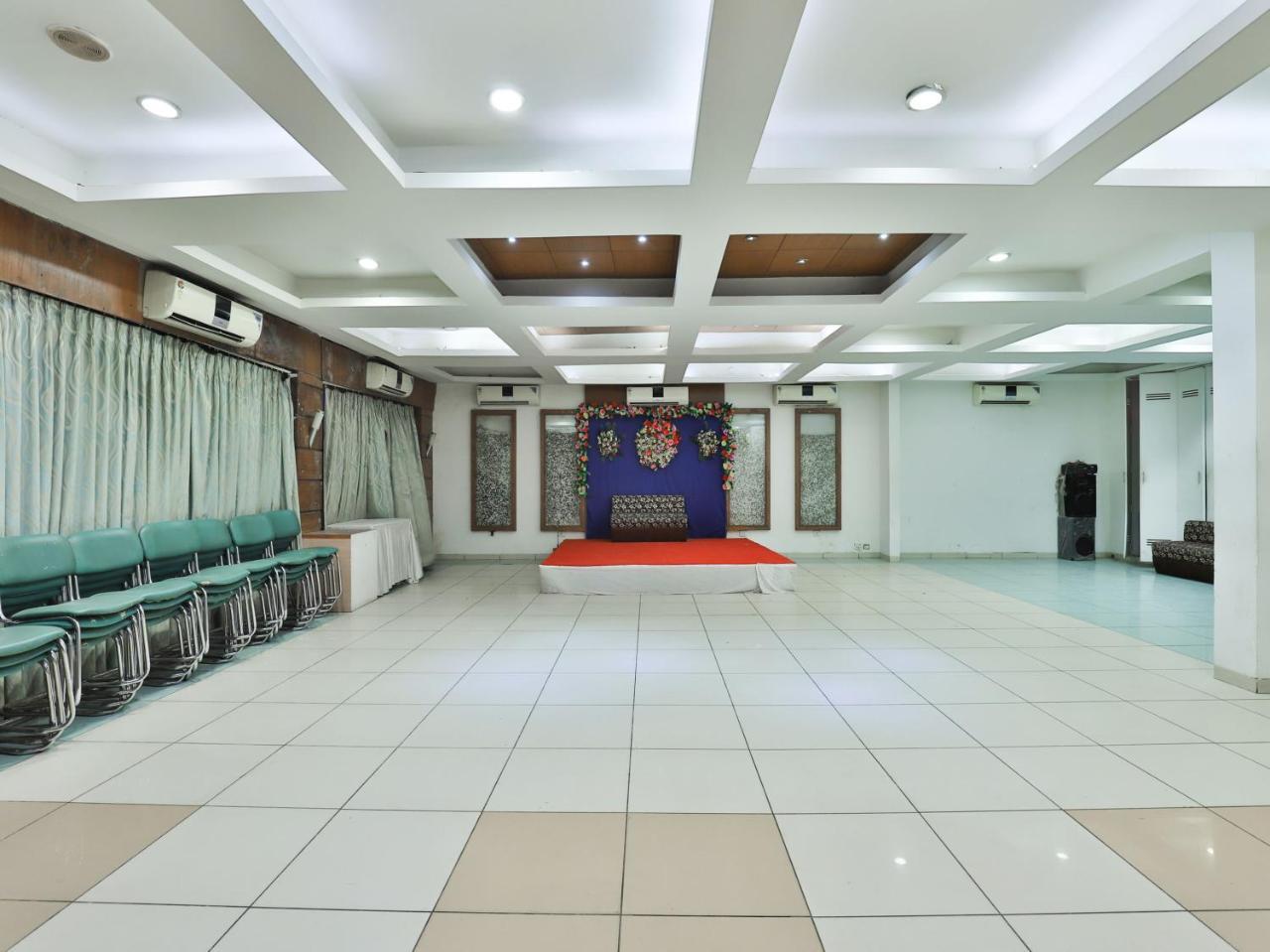 Oyo 1123 Hotel Rock Regency Ahmedabad Exterior photo
